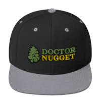 Gorra snapback Dr. Nugget